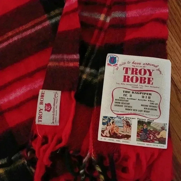 Troy Robe PLAID Fringe Stadium Carriage Throw Blanket Red NEW - Picture 2 of 4